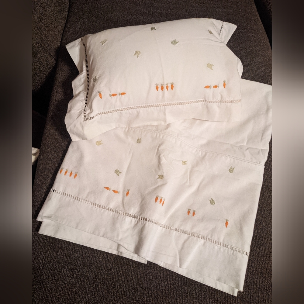 Susan Turner 'Cats and Carrots ' embroidered crib set